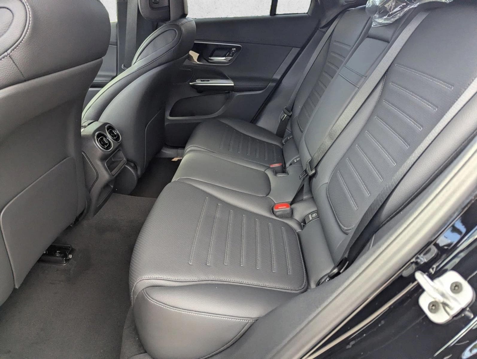 2026 GLC 300, photo 13 of 16