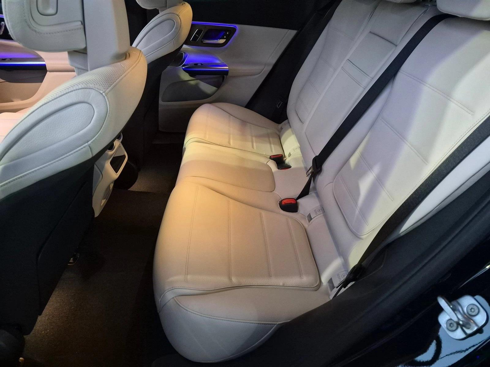 2026 GLC 300 4MATIC, photo 15 of 17