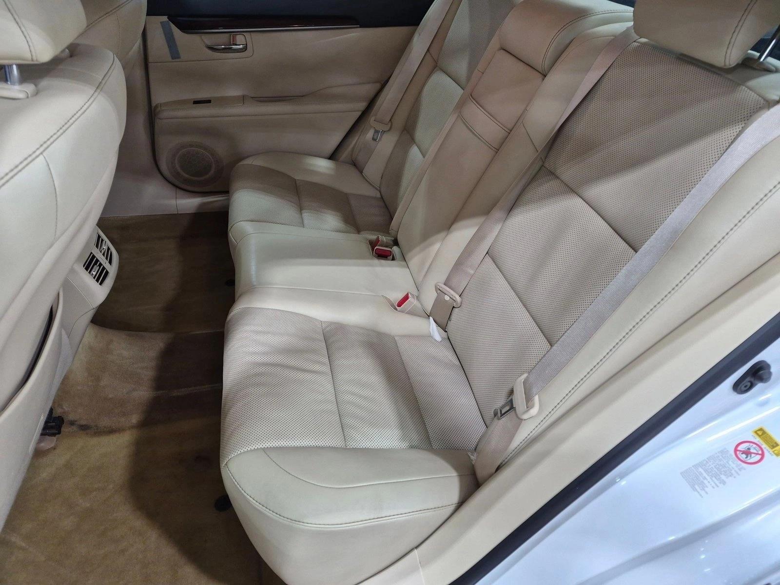 2014 Lexus ES 350, photo 19 of 25