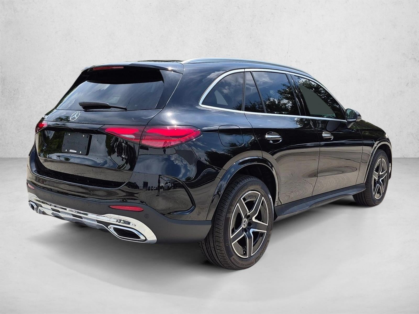 2026 GLC 300, photo 2 of 16