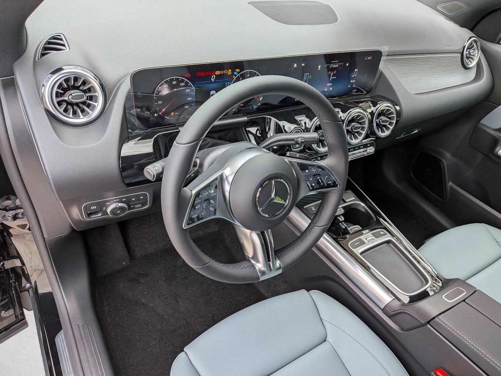 2026 GLA 250, photo 3 of 16