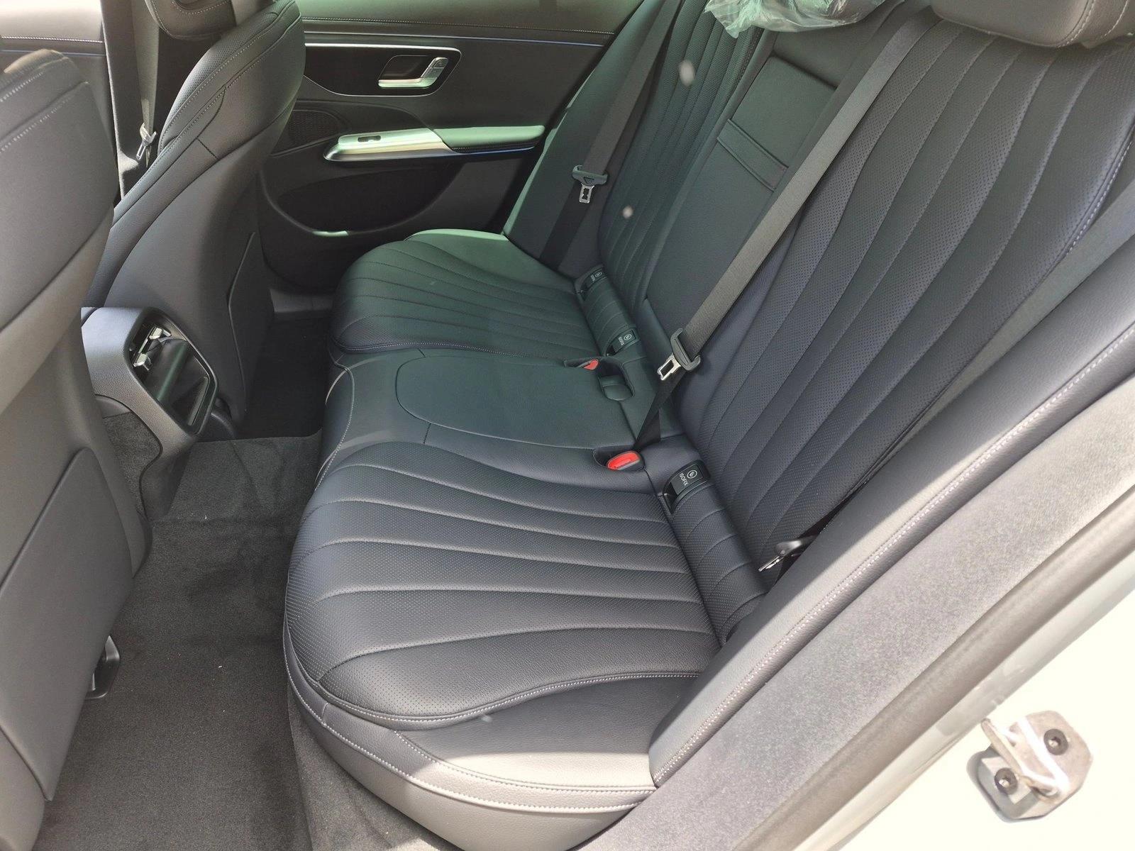 2026 E 350 4MATIC, photo 15 of 17