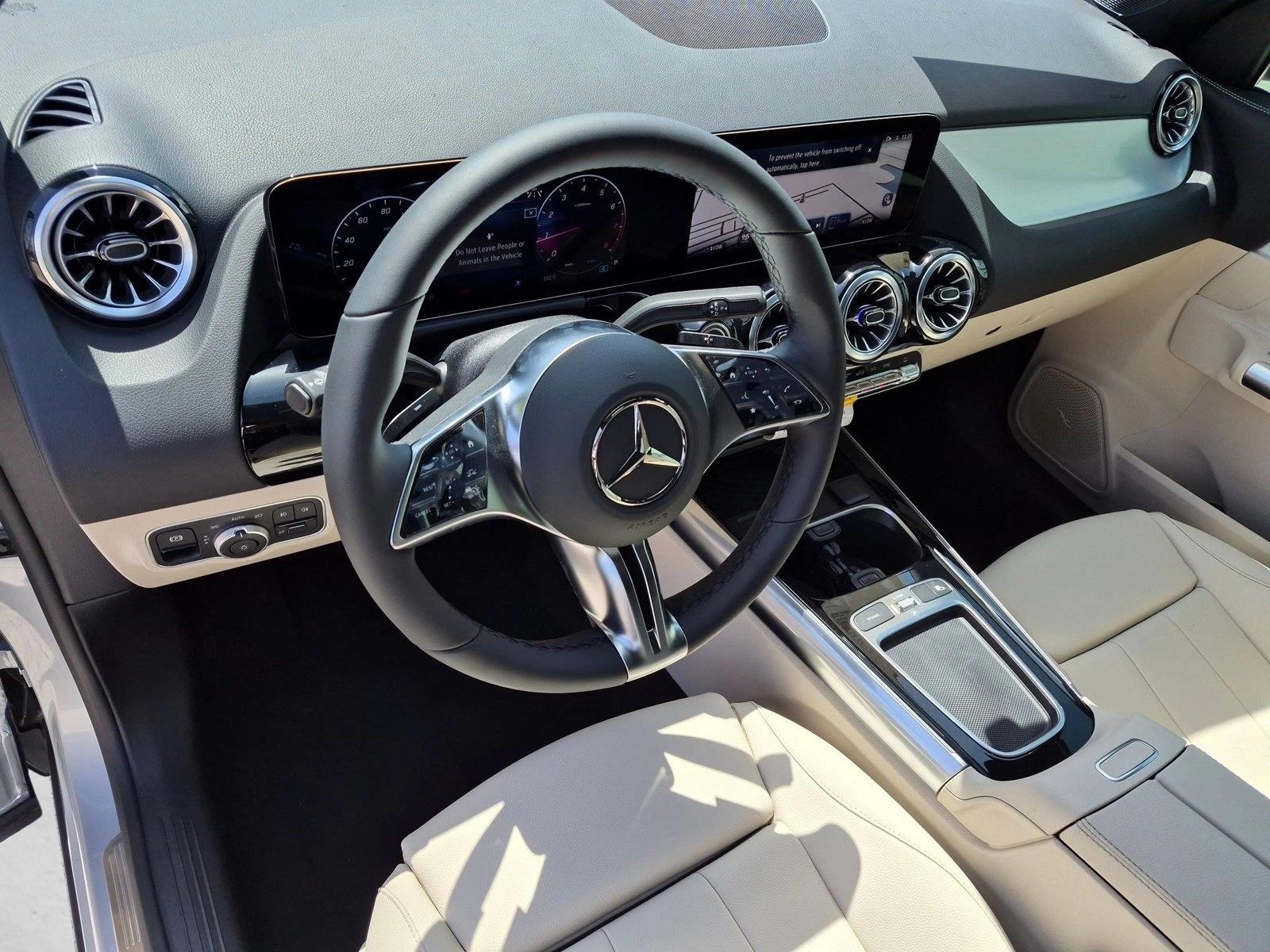 2026 GLA 250, photo 3 of 17