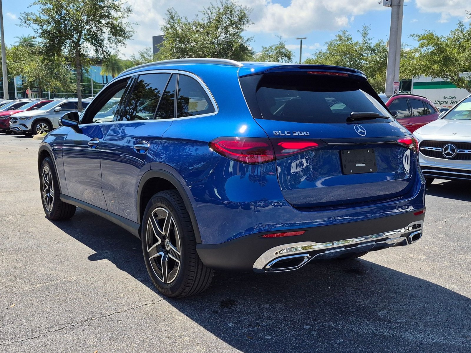 2027 GLC 300 4MATIC, photo 8 of 17