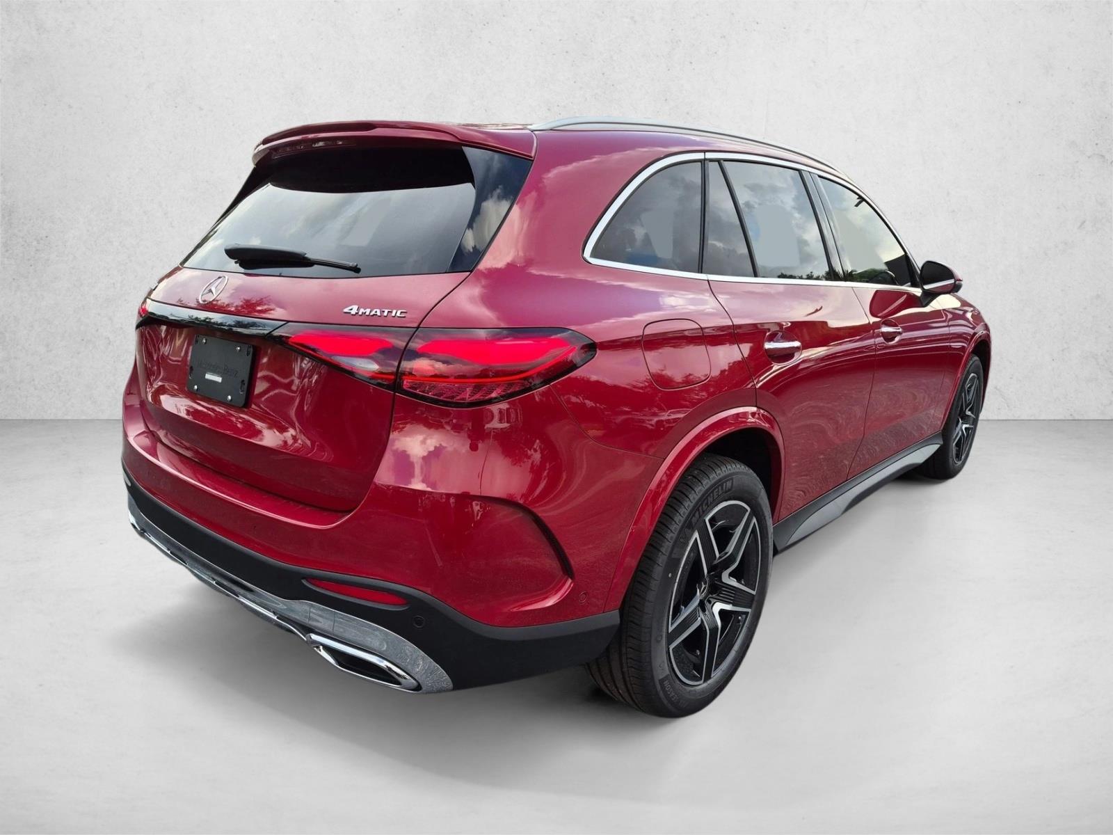 2026 GLC 300 4MATIC, photo 2 of 17