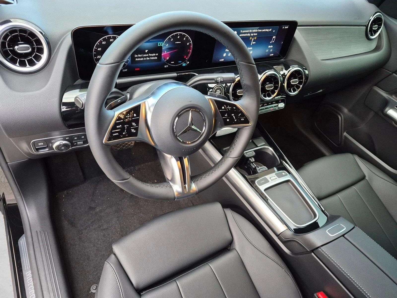 2026 GLA 250, photo 3 of 16
