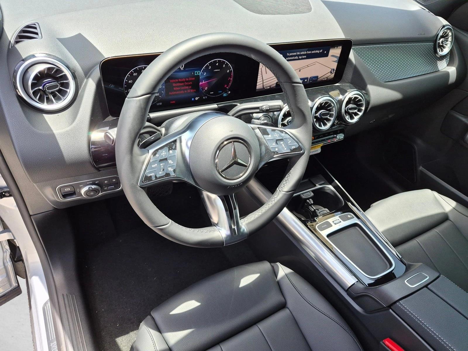2026 GLA 250, photo 3 of 17