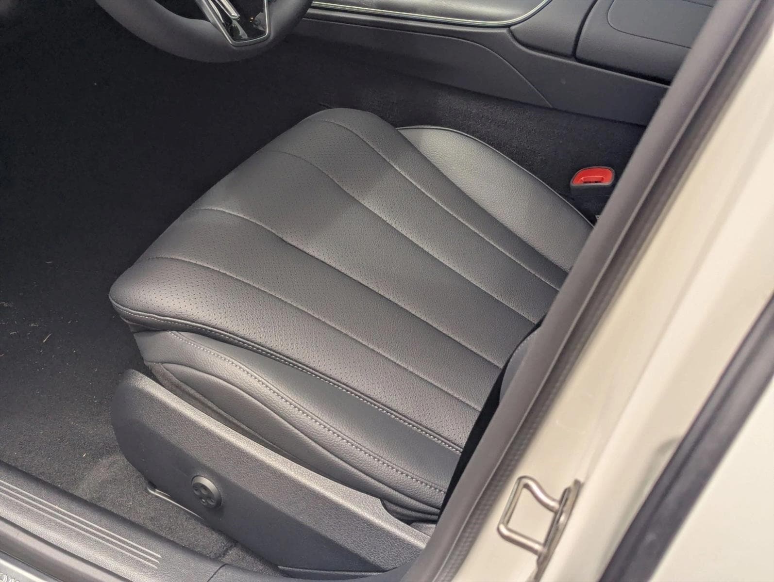 2026 E 350 4MATIC, photo 4 of 16