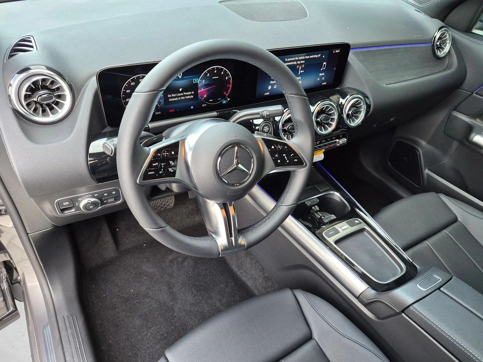 2026 GLA 250, photo 3 of 16