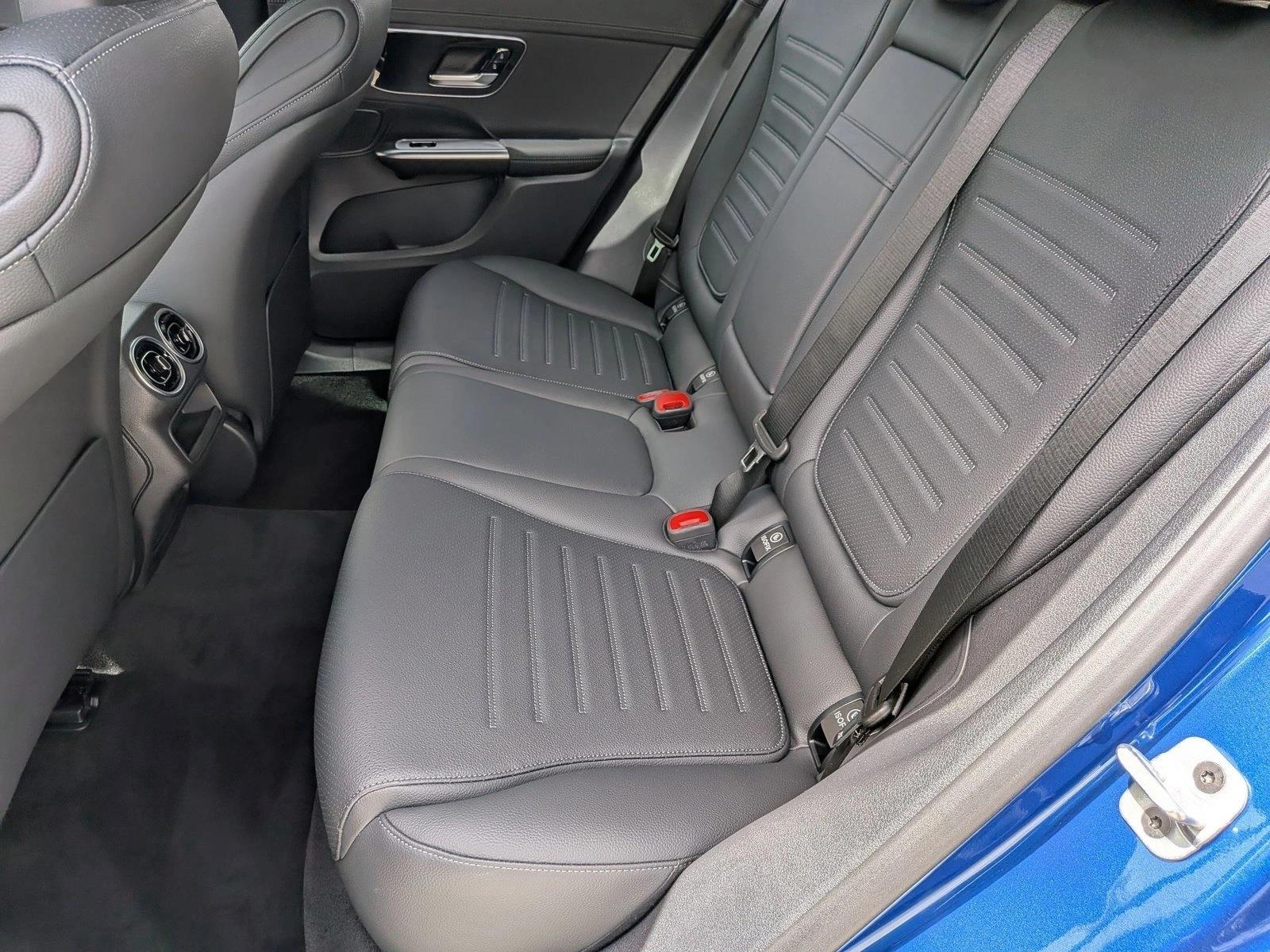 2026 GLC 300 4MATIC, photo 14 of 16