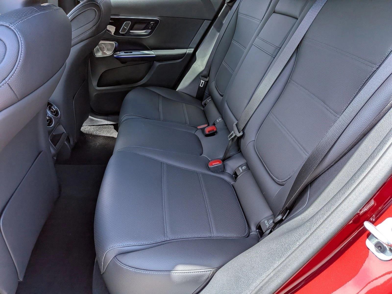 2026 GLC 300, photo 15 of 17