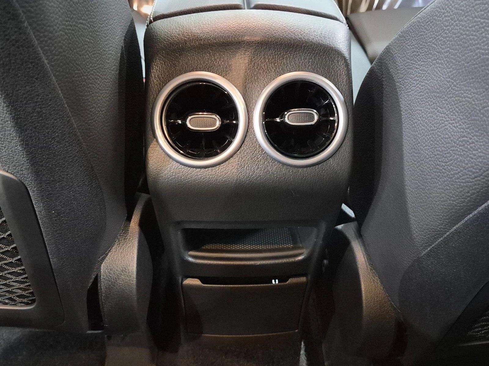 2026 GLB 250, photo 17 of 25