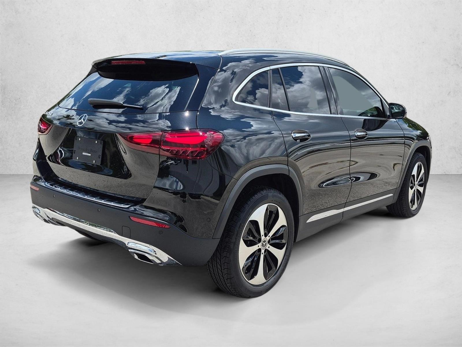 2026 GLA 250, photo 2 of 17