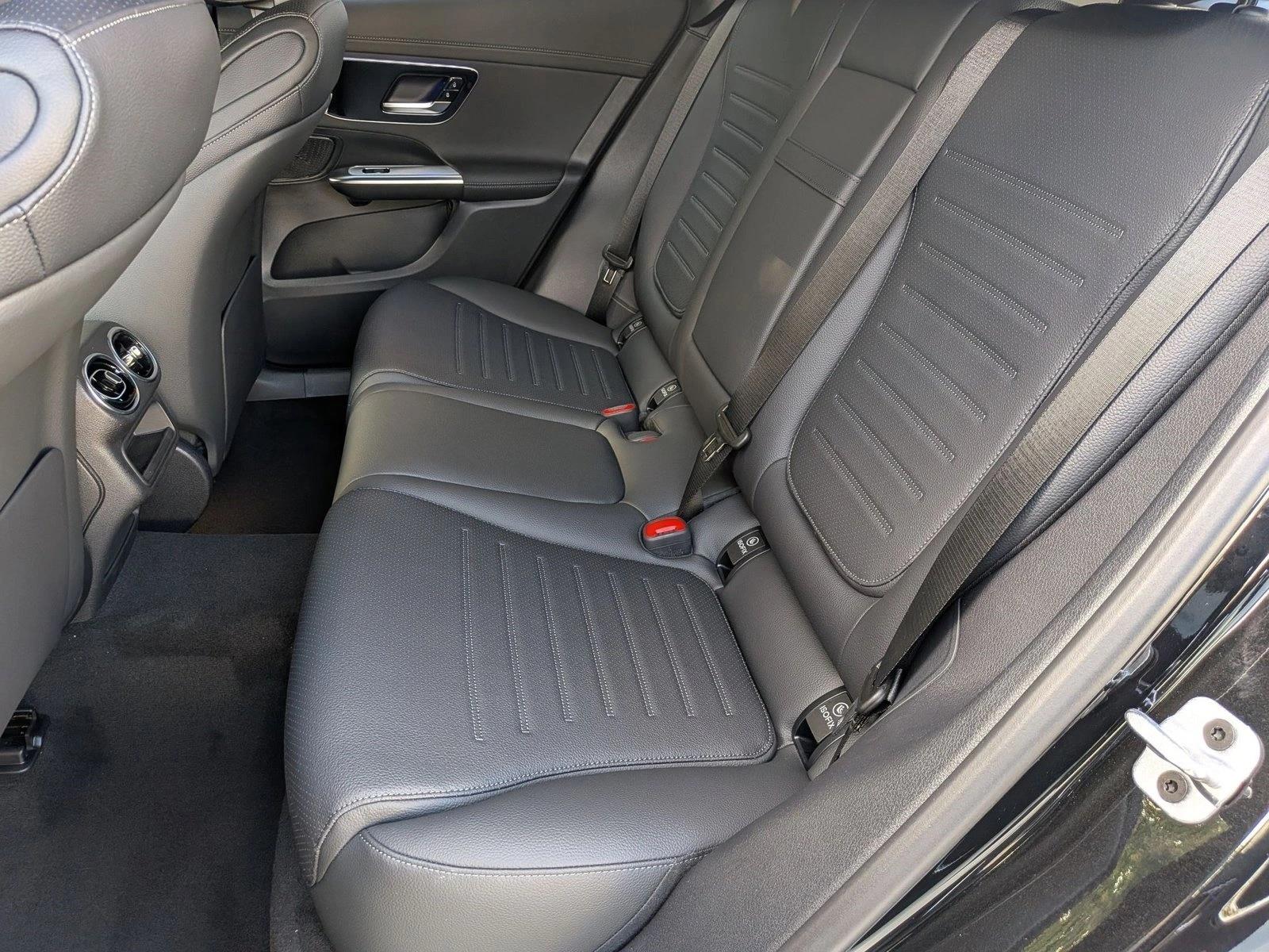 2026 GLC 300, photo 14 of 16