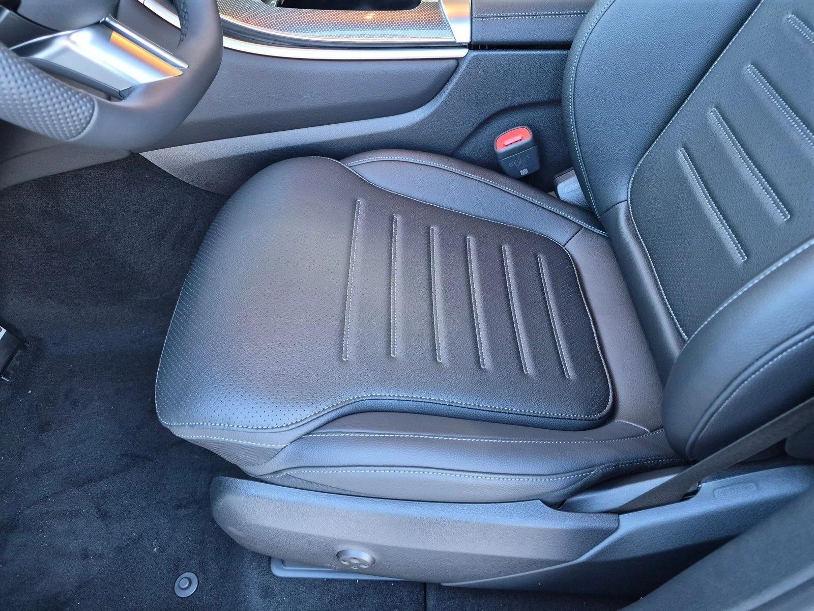 2027 GLC 300, photo 4 of 16
