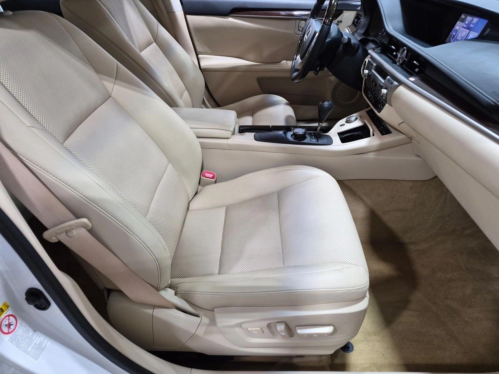 2014 Lexus ES 350, photo 21 of 25
