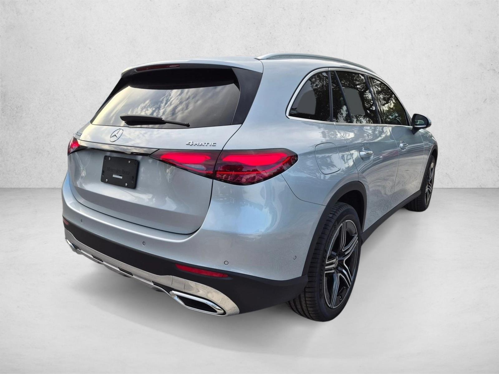 2027 GLC 300 4MATIC, photo 2 of 17