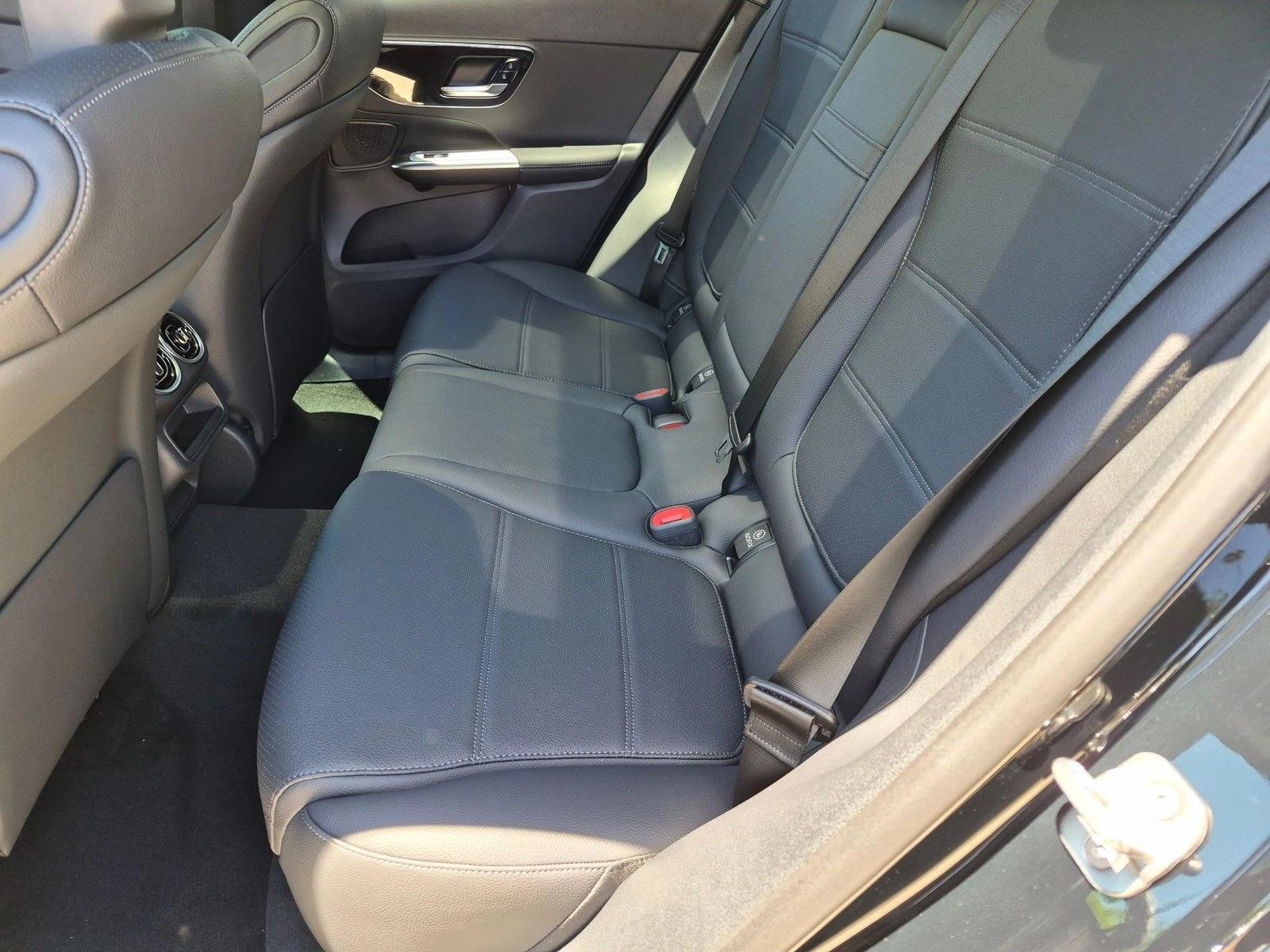 2026 GLC 300 4MATIC, photo 14 of 16