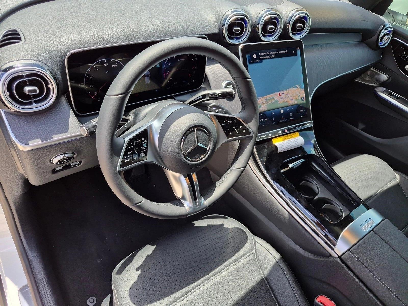 2026 GLC 300 4MATIC, photo 3 of 17