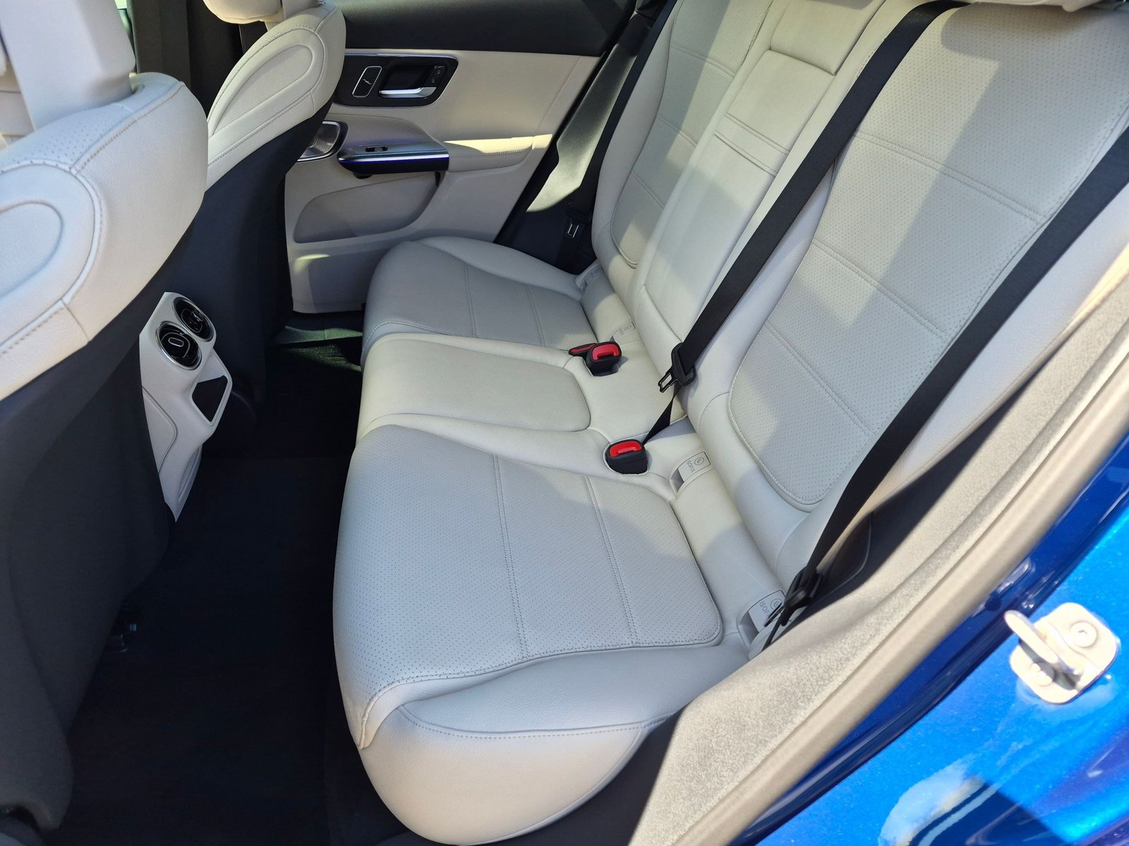 2027 GLC 300 4MATIC, photo 15 of 17