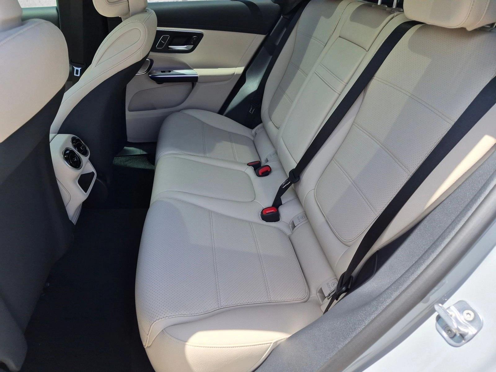 2027 GLC 300, photo 15 of 17