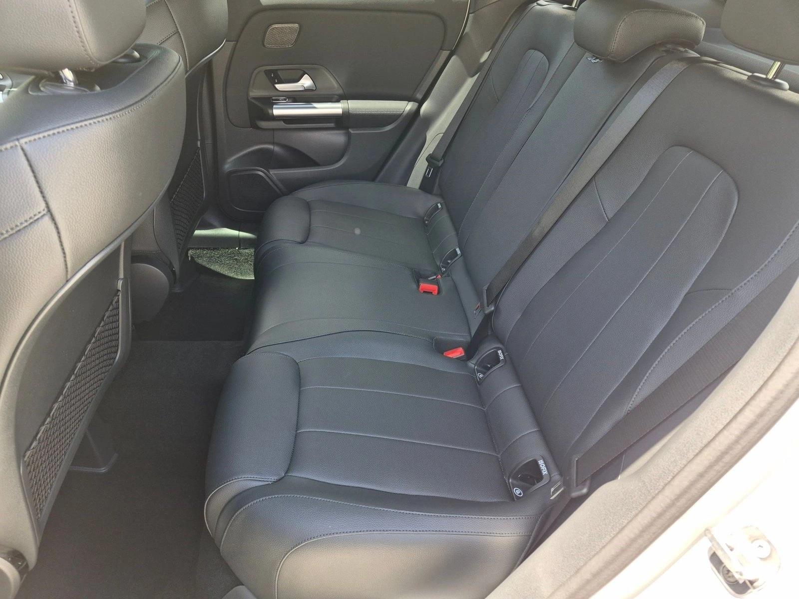 2026 GLA 250, photo 15 of 17