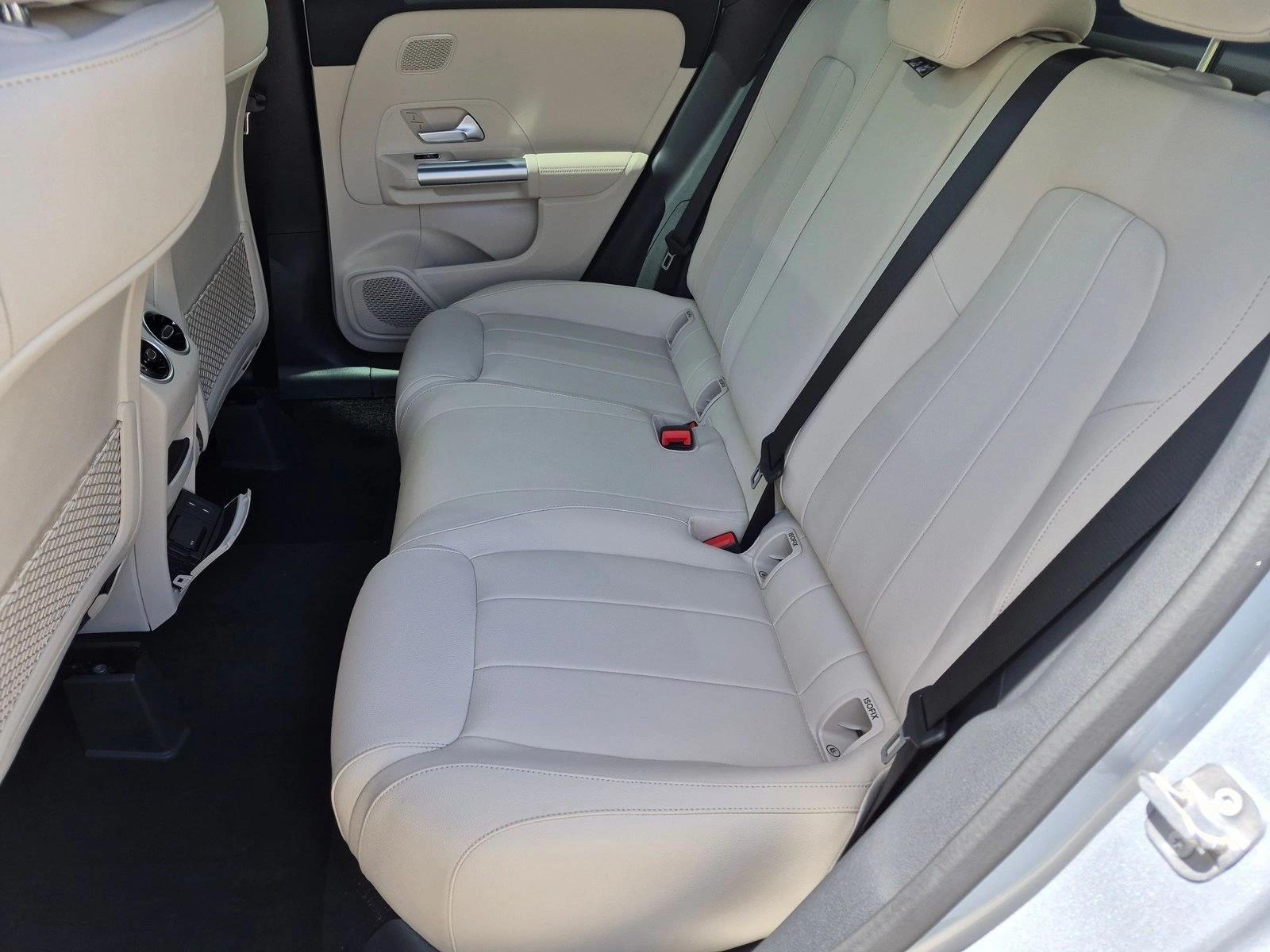 2026 GLA 250, photo 15 of 17
