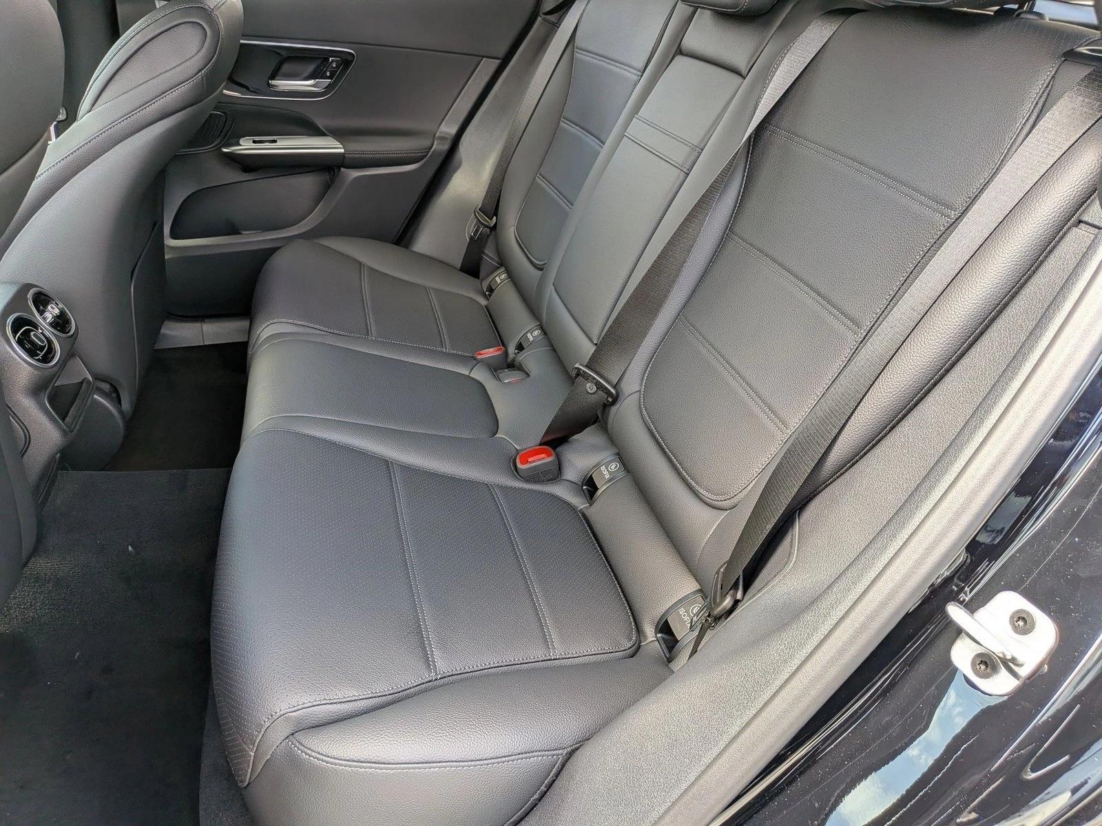 2026 GLC 300, photo 14 of 16