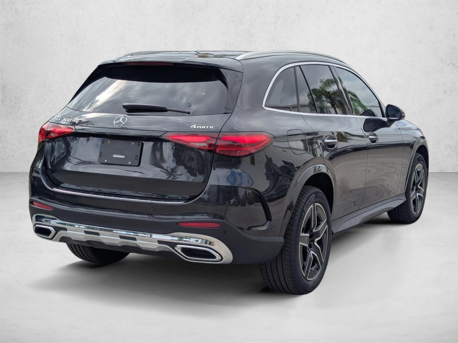 2026 GLC 300 4MATIC, photo 2 of 16