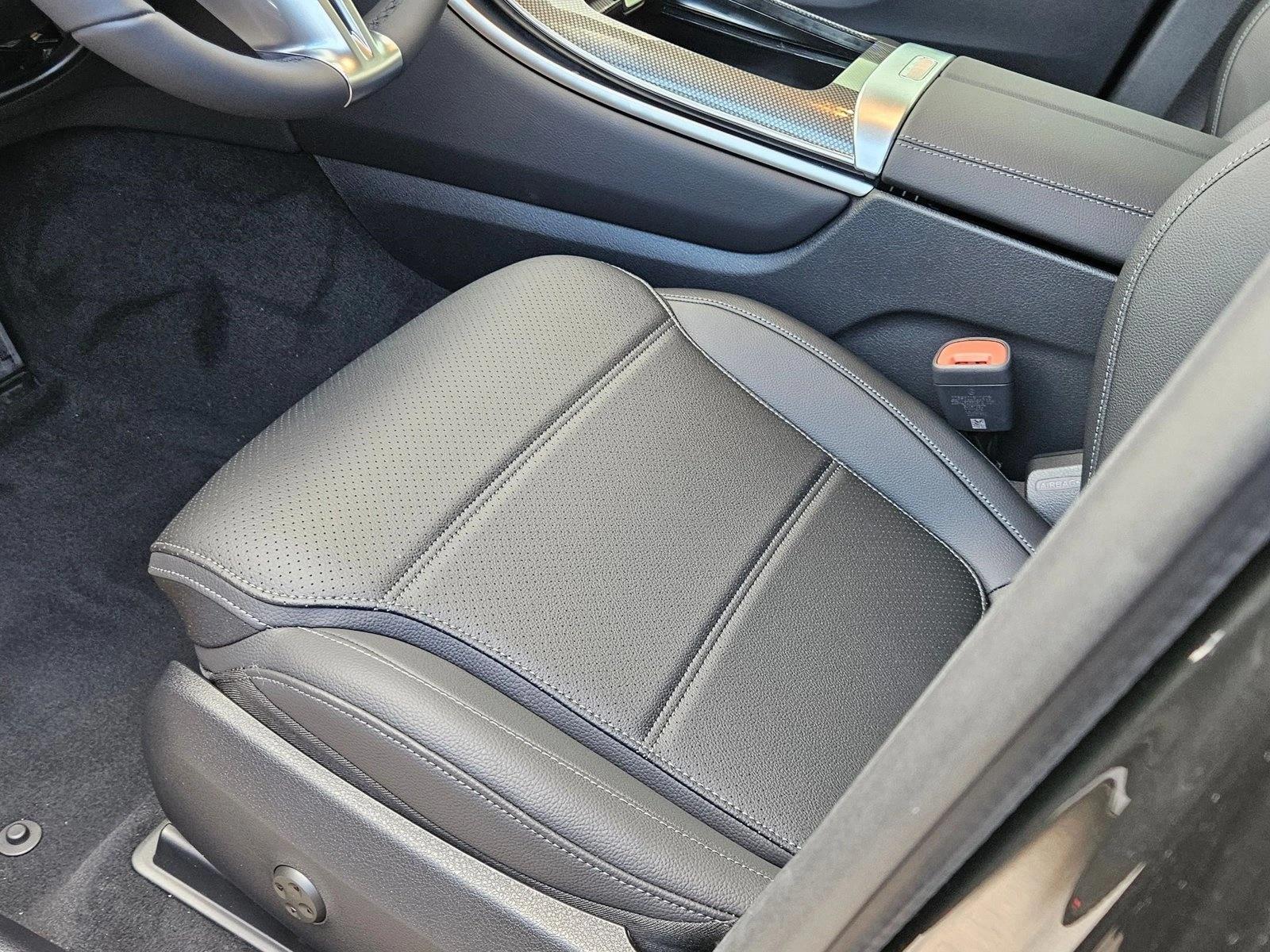 2026 GLC 300 4MATIC, photo 4 of 17
