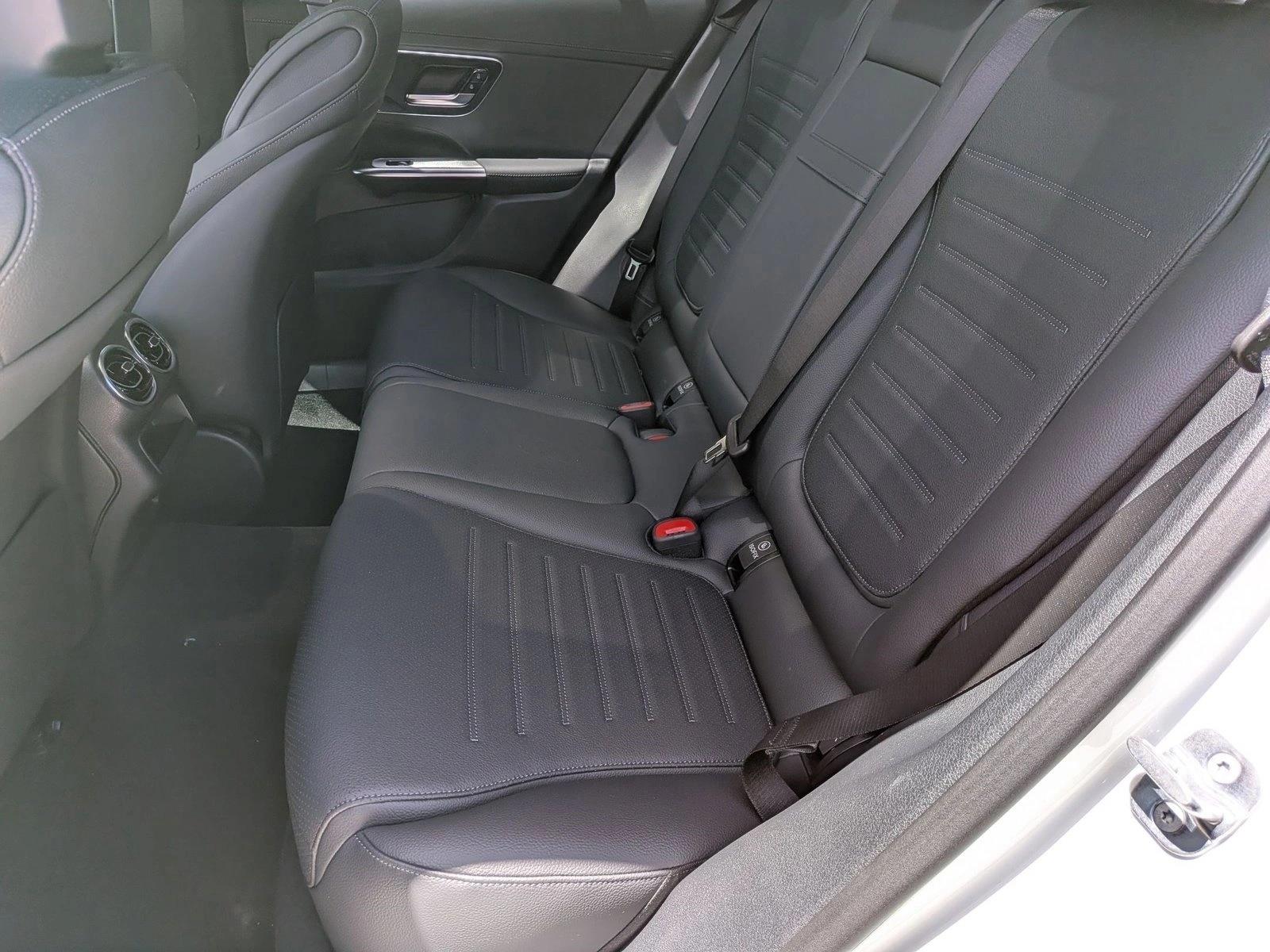 2026 GLC 300, photo 14 of 16