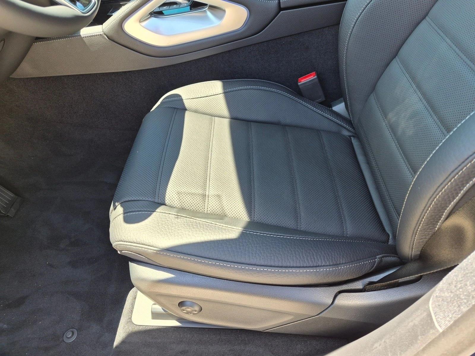 2026 GLE 450 4MATIC Coupe, photo 4 of 17