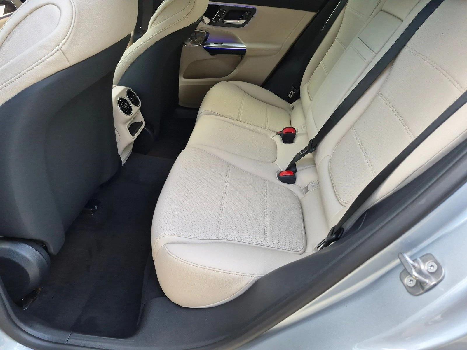 2027 GLC 300, photo 12 of 16