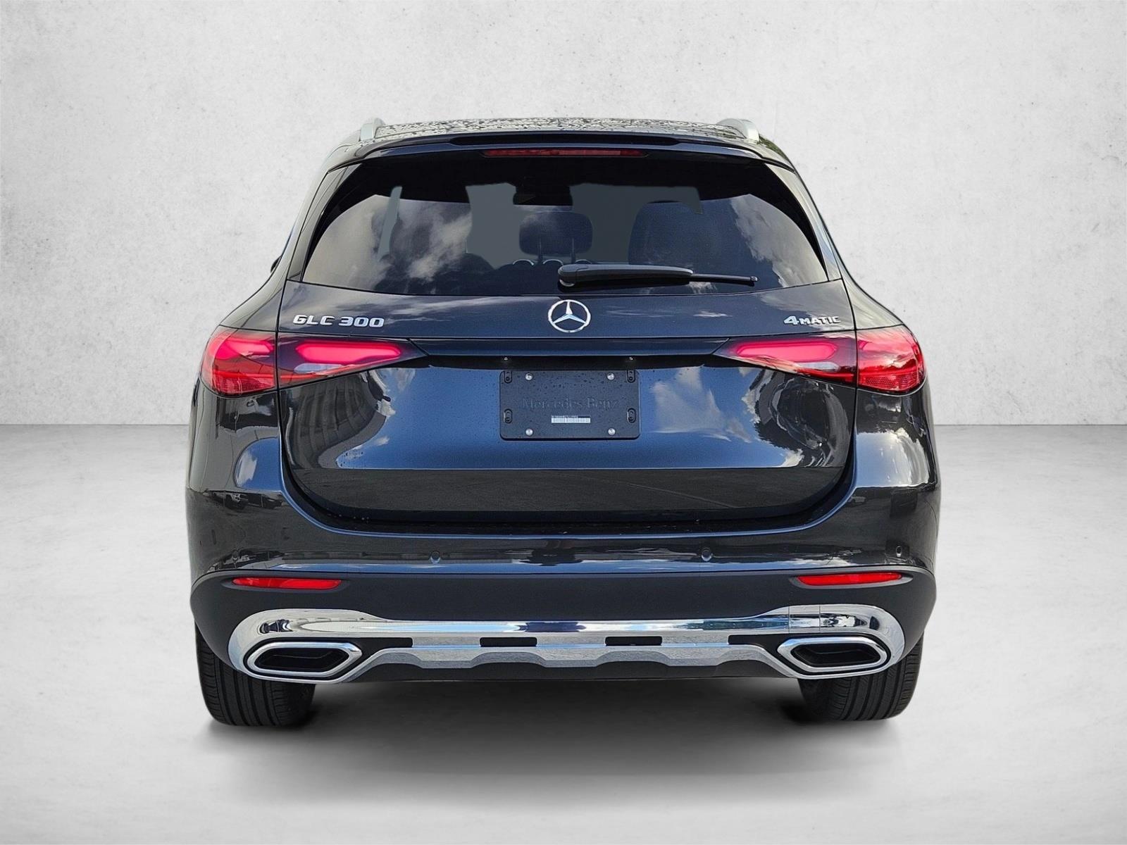 2026 GLC 300 4MATIC, photo 8 of 17