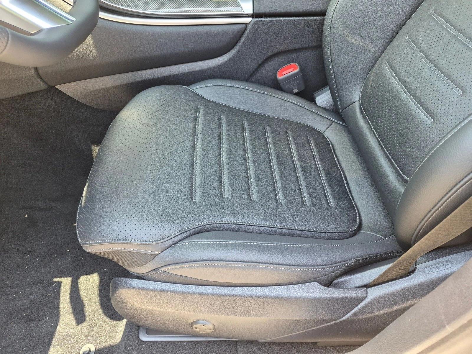 2026 GLC 300 4MATIC, photo 4 of 16