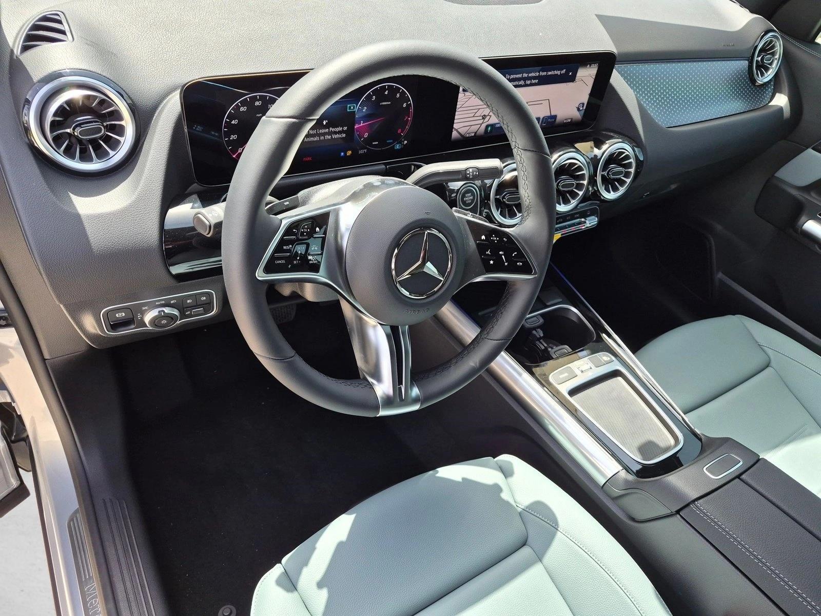 2026 GLA 250, photo 3 of 17