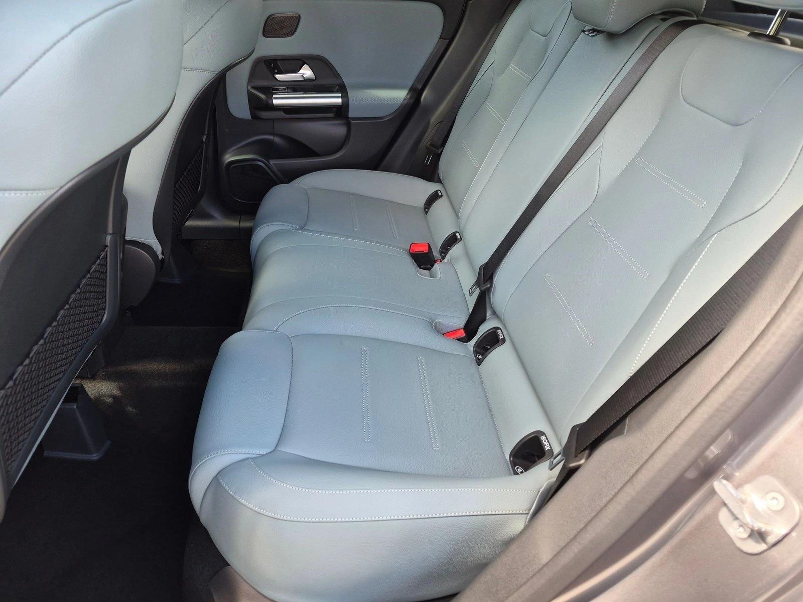 2026 GLA 250, photo 14 of 16