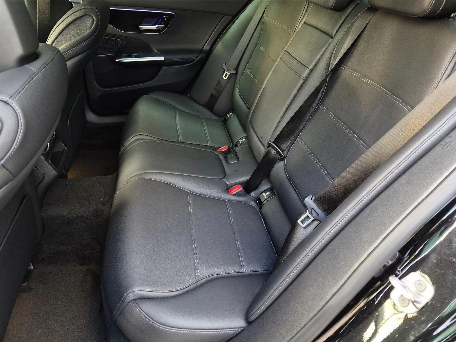 2026 C 300 4MATIC, photo 15 of 17