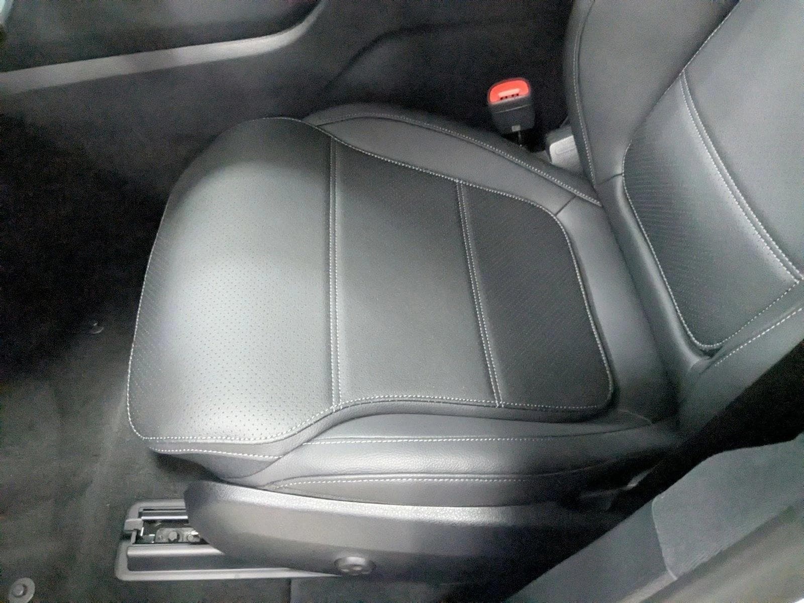 2026 GLC 300 4MATIC, photo 4 of 16
