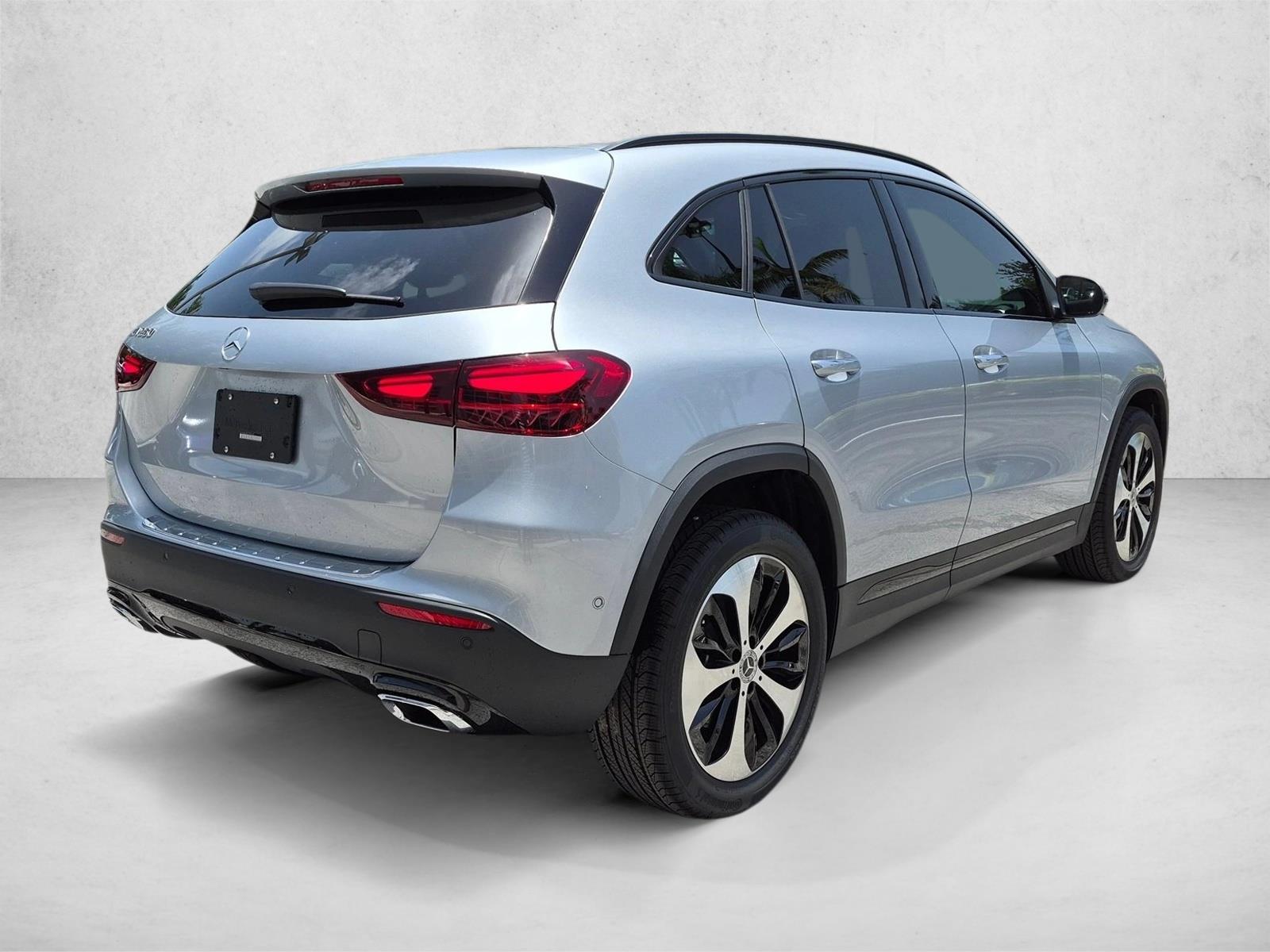 2026 GLA 250, photo 2 of 17