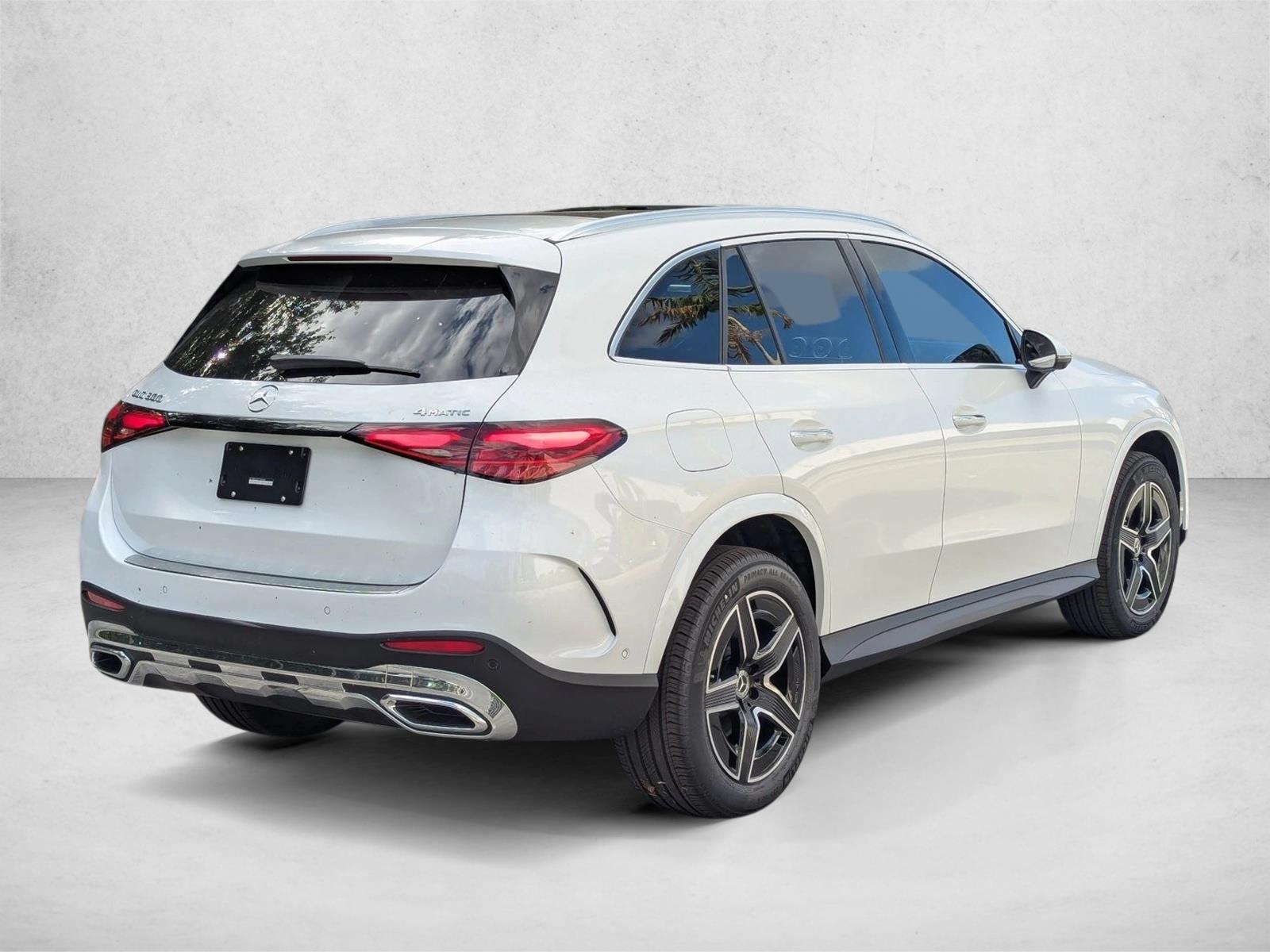 2026 GLC 300 4MATIC, photo 2 of 16