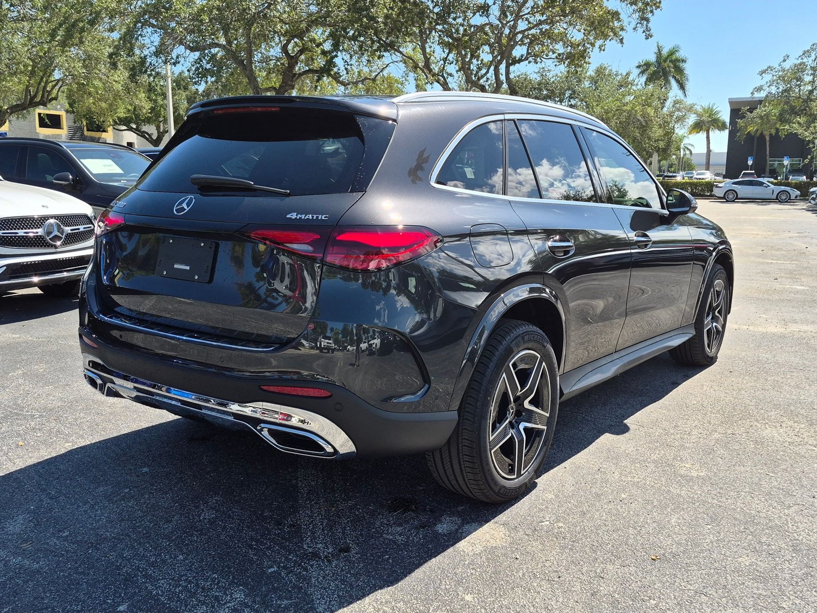 2027 GLC 300 4MATIC, photo 2 of 17