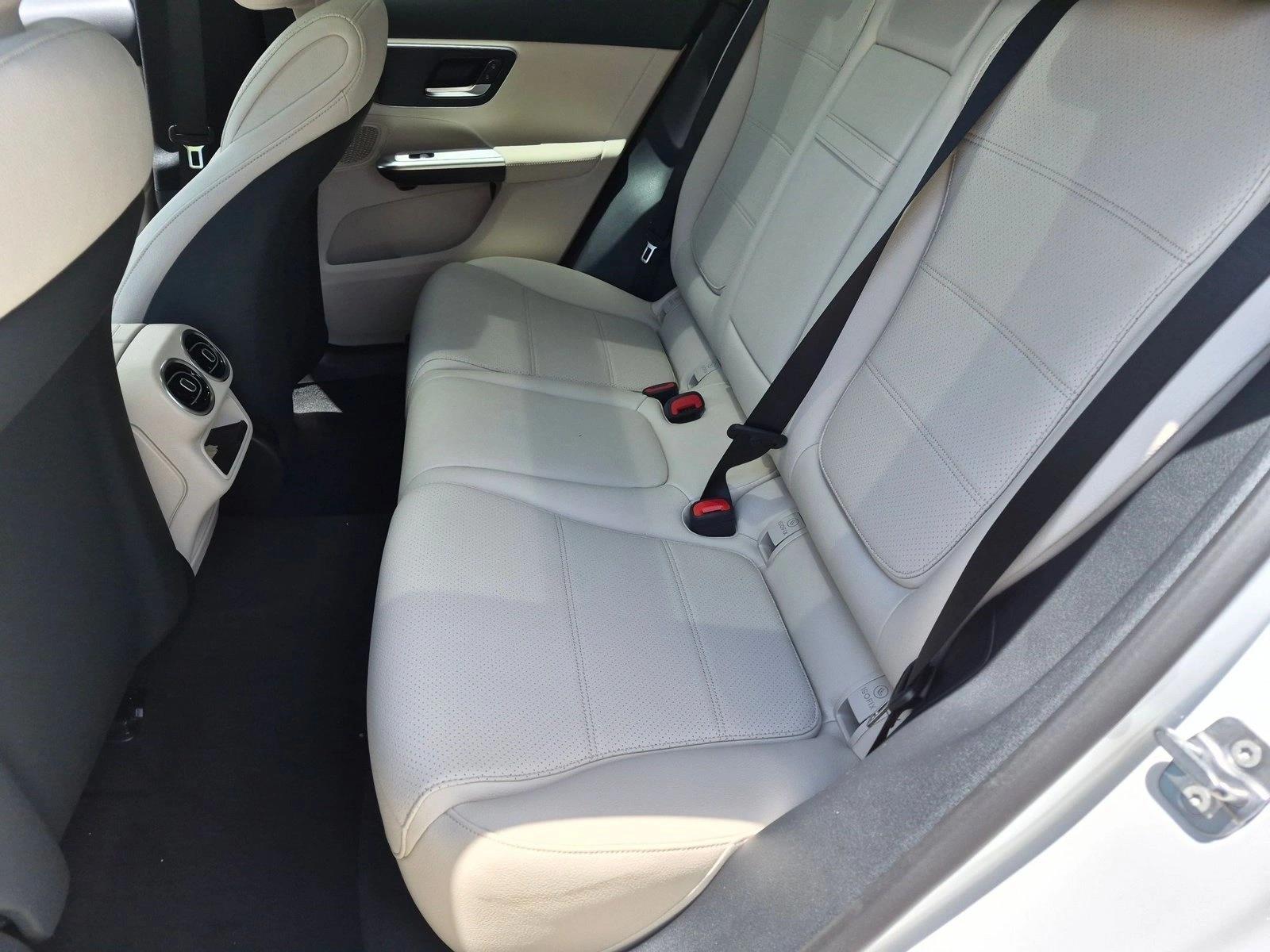2027 GLC 300, photo 15 of 17