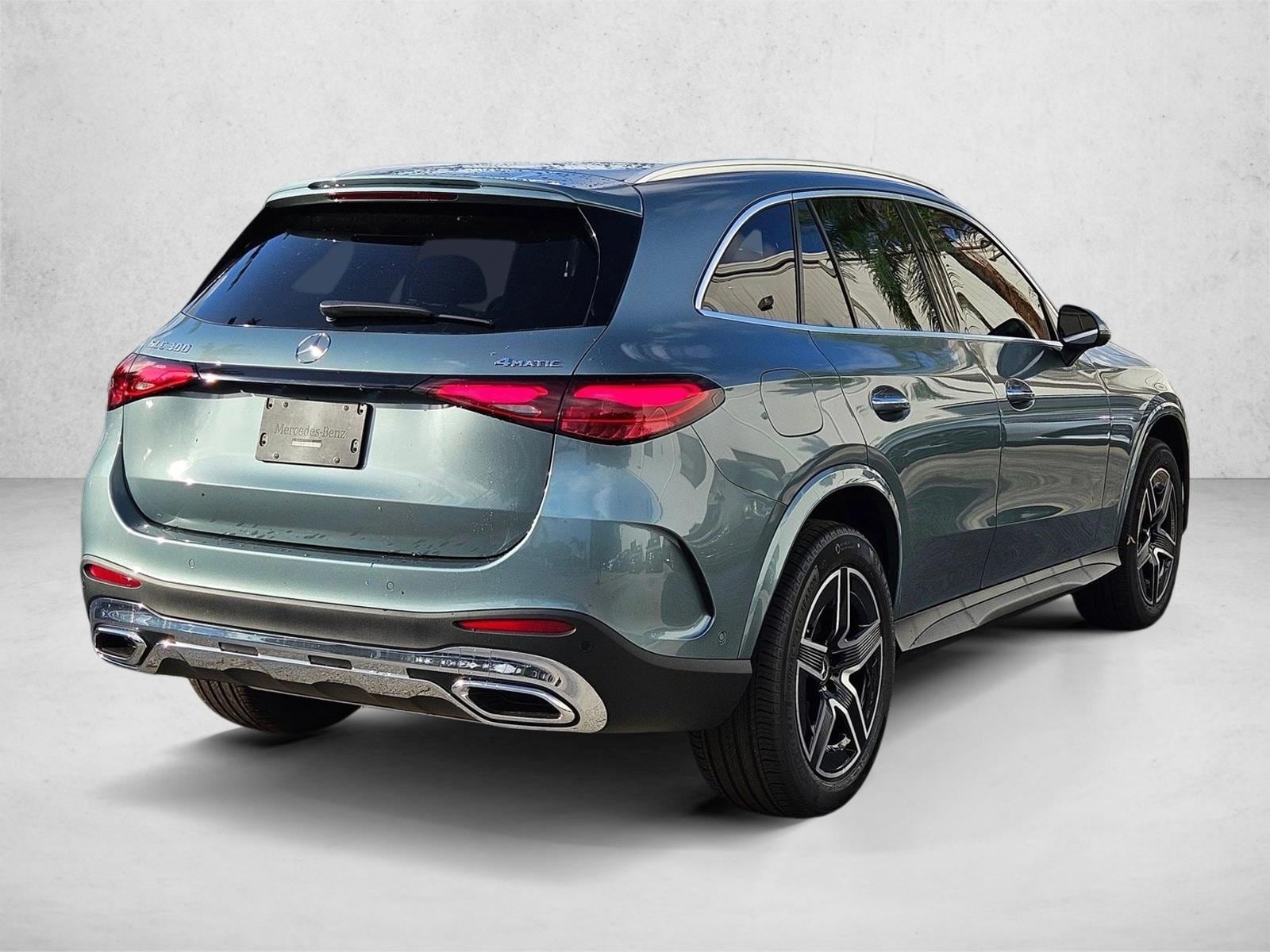 2026 GLC 300 4MATIC, photo 2 of 17