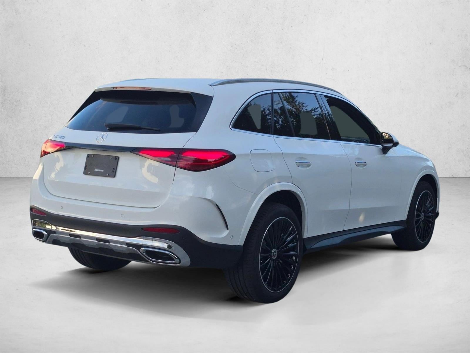 2027 GLC 300, photo 2 of 16