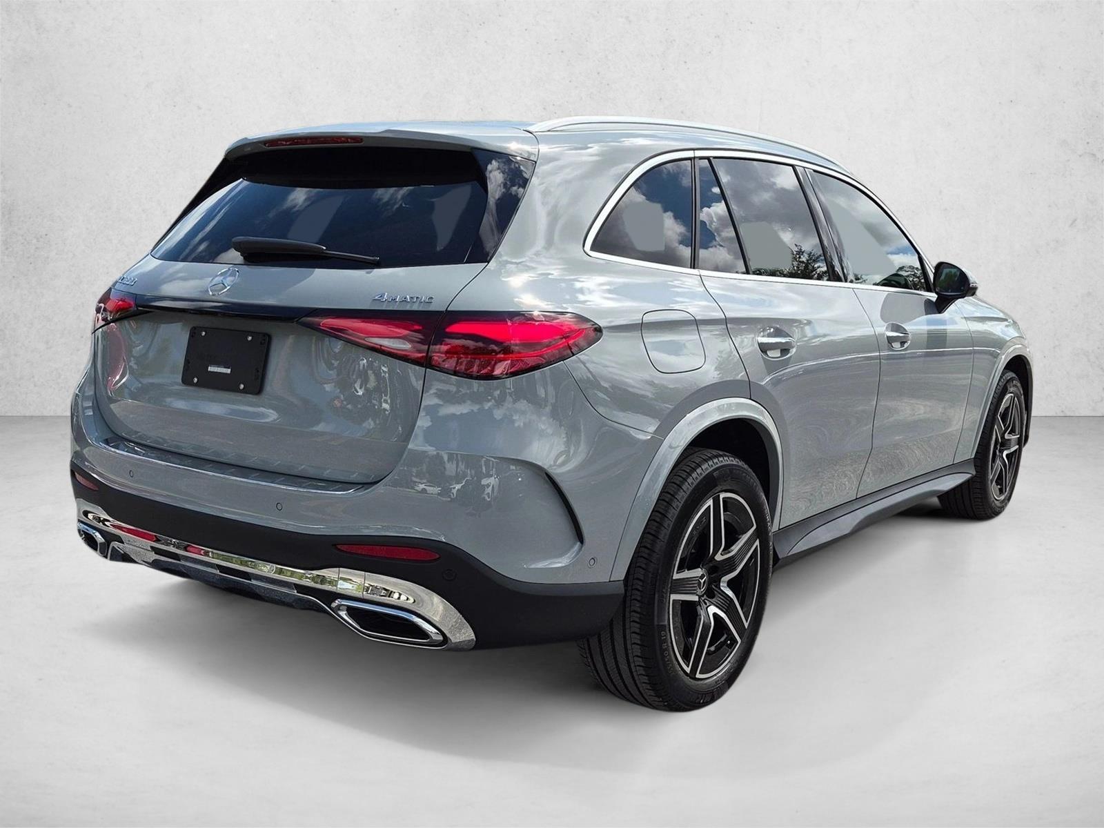 2027 GLC 300 4MATIC, photo 2 of 17