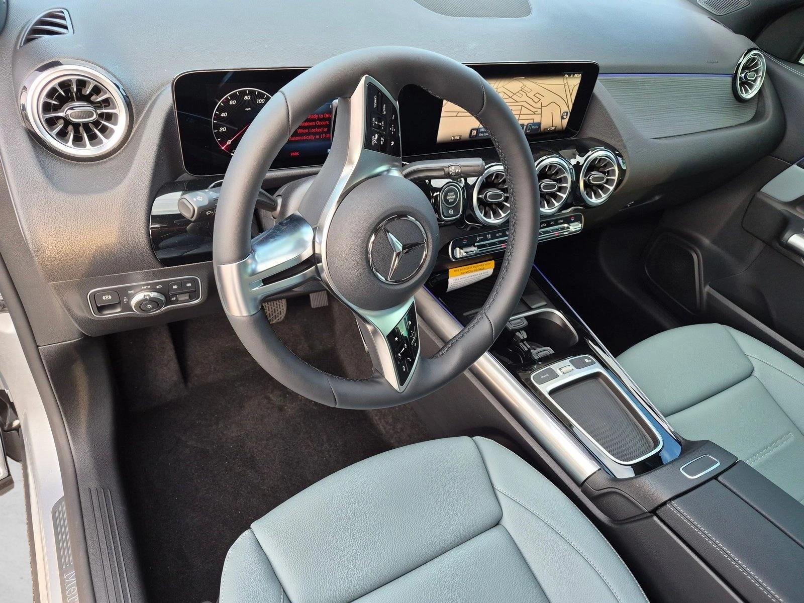 2026 GLA 250, photo 3 of 17