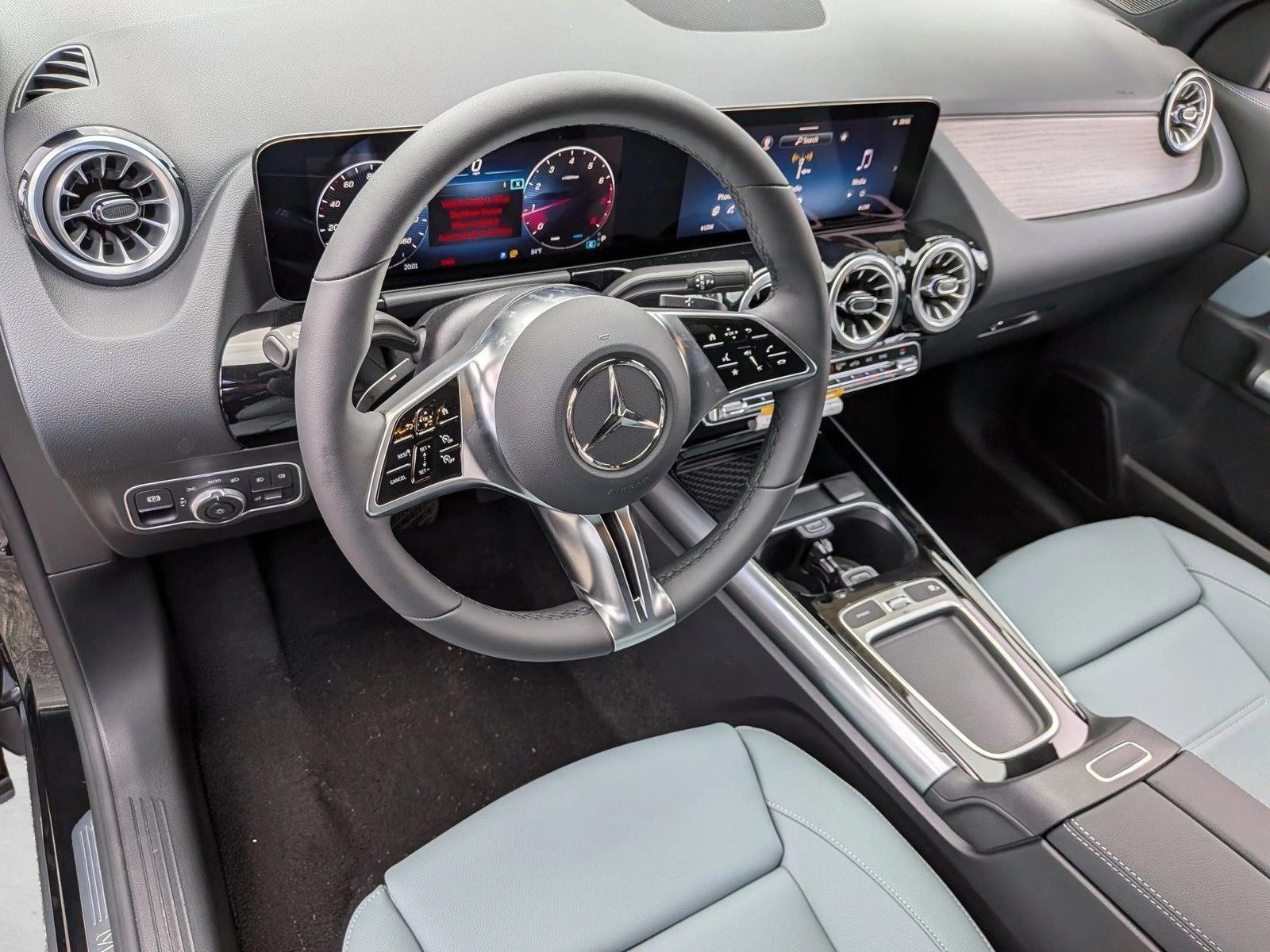 2026 GLA 250, photo 3 of 16