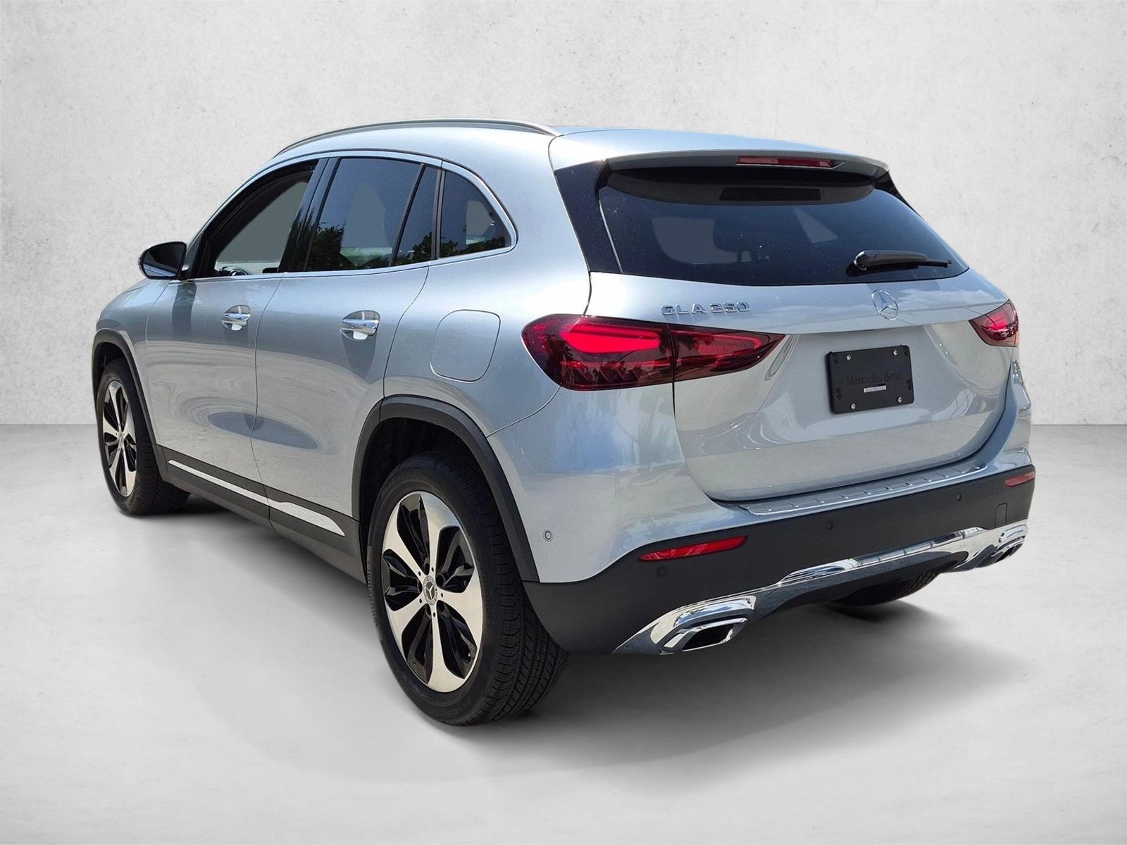 2026 GLA 250, photo 8 of 17