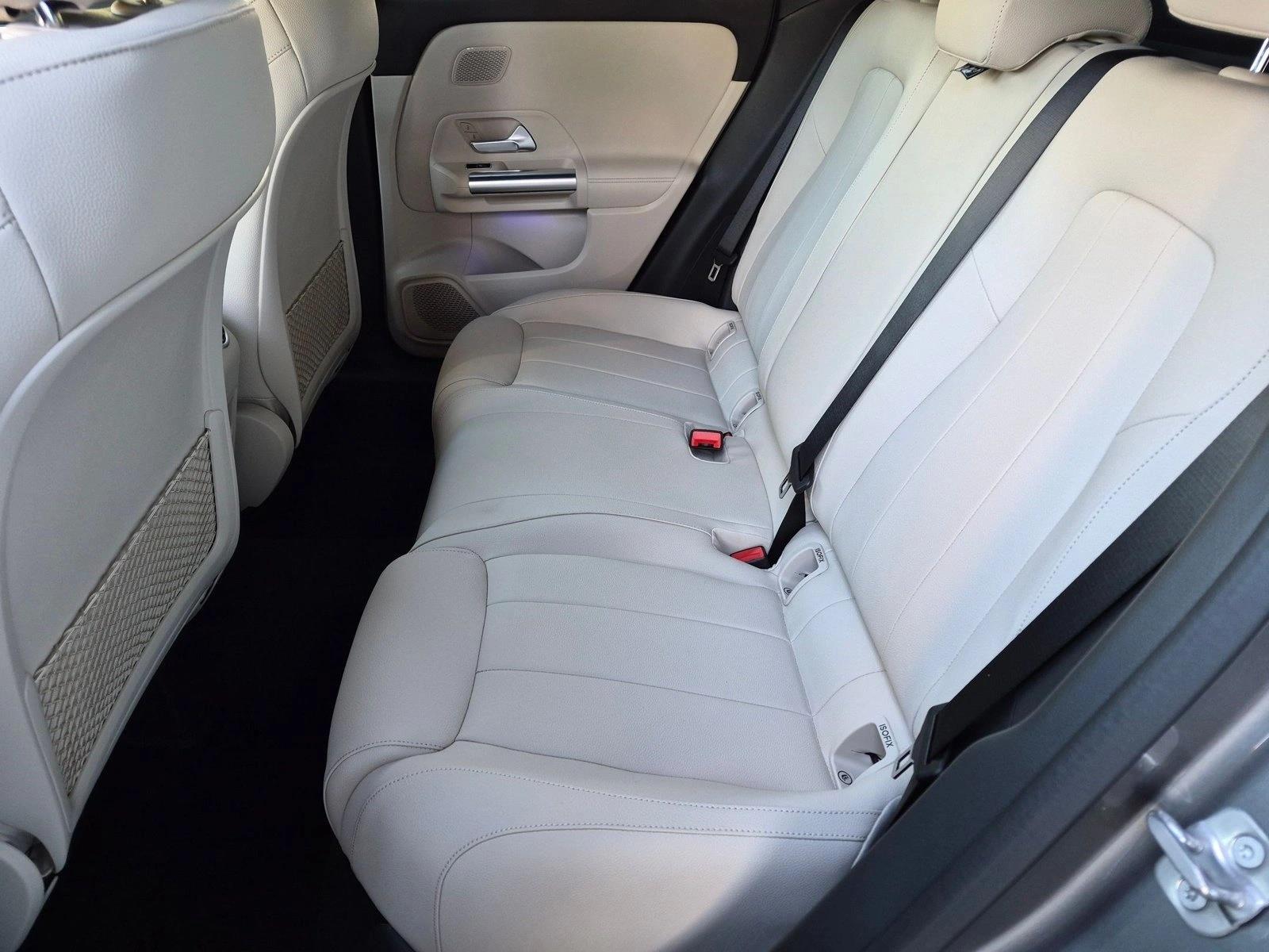2026 GLA 250, photo 15 of 17